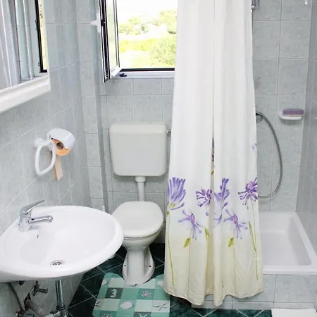 Appartement With Parking Space Kampor, Rab - 5029 *